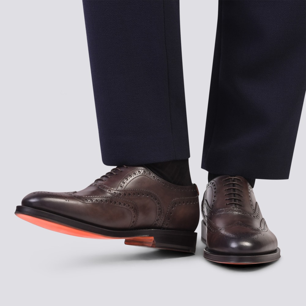 Stringata oxford brogue da uomo in pelle anticata marrone - Testa di moro
